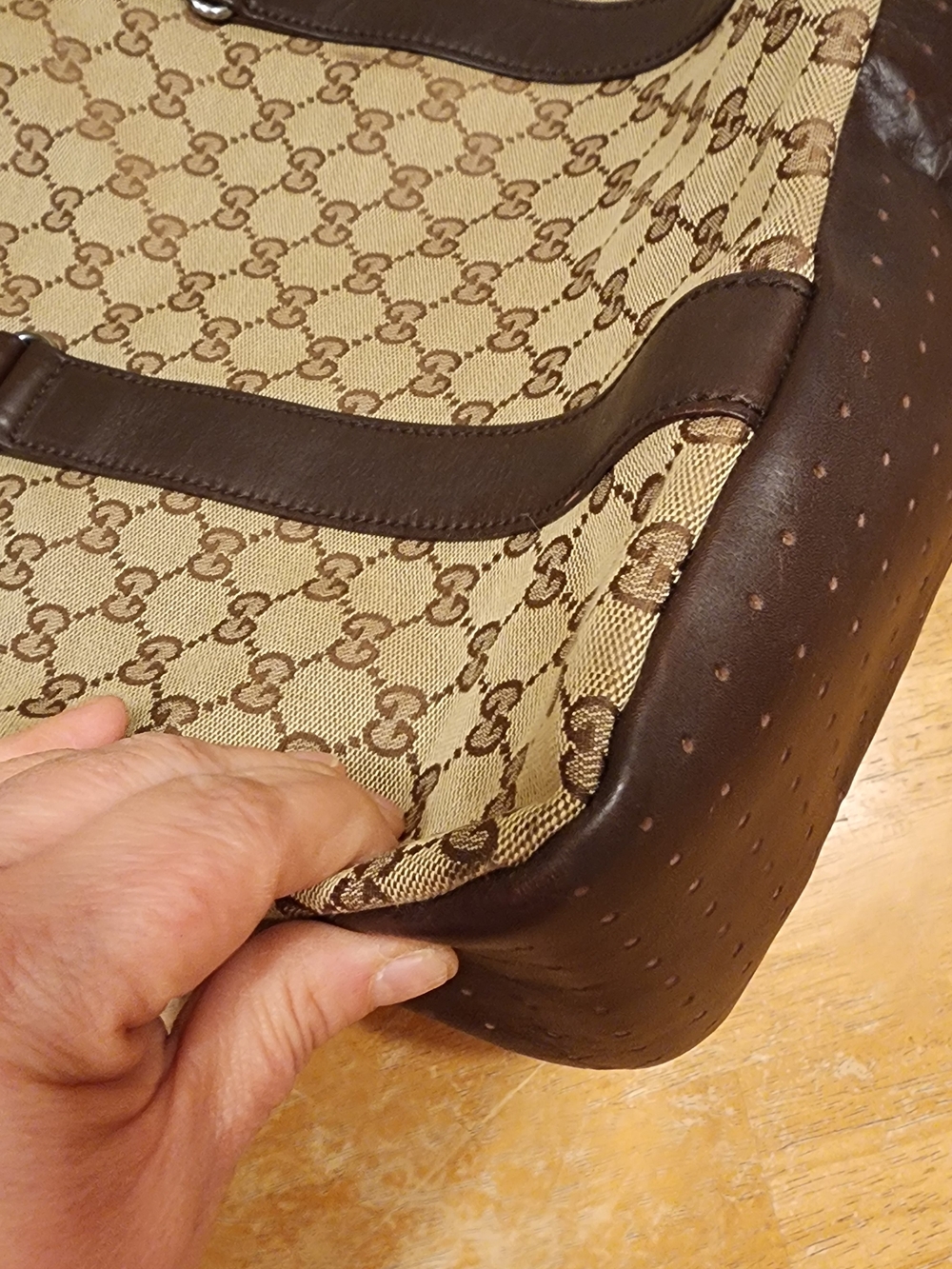 Gucci Beige GG Supreme Canvas Tote with Dark Brown Leather Trim - Picture 10 of 16